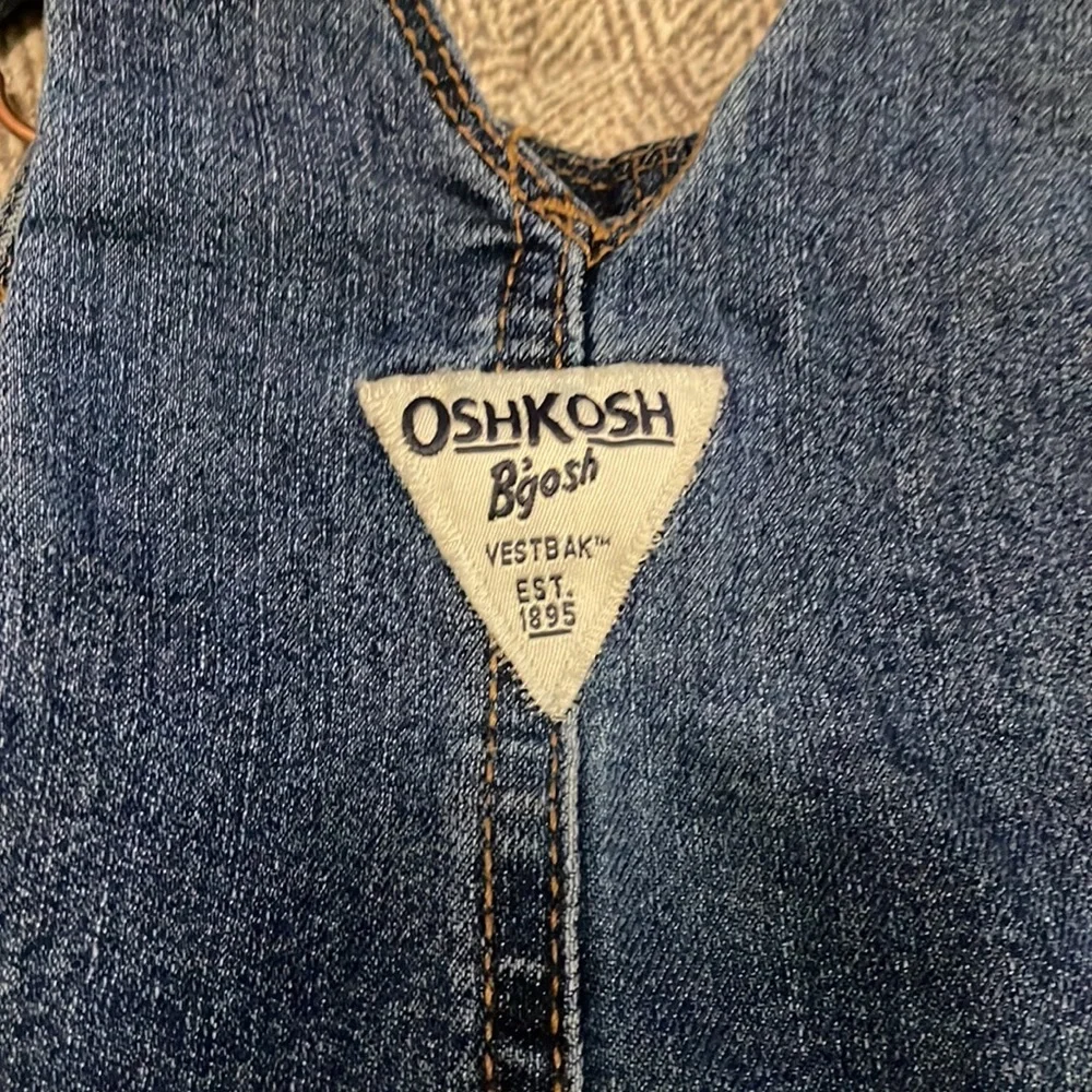 Oshkosh jumper size 5T